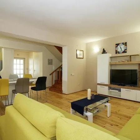 Casa Parenzana In - Haus Fuer 7-9 Personen Casa de Férias