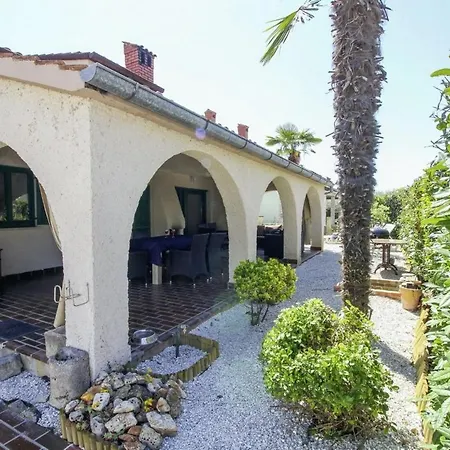 Casa Parenzana In - Haus Fuer 7-9 Personen Holiday home Porec