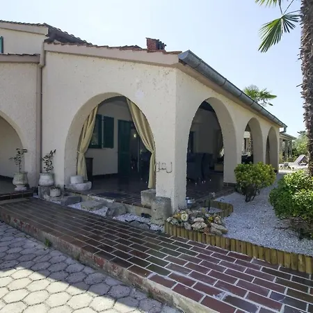 Casa Parenzana In - Haus Fuer 7-9 Personen Nyaraló Poreč