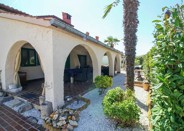 Casa Parenzana In - Haus Fuer 7-9 Personen * Πόρετς