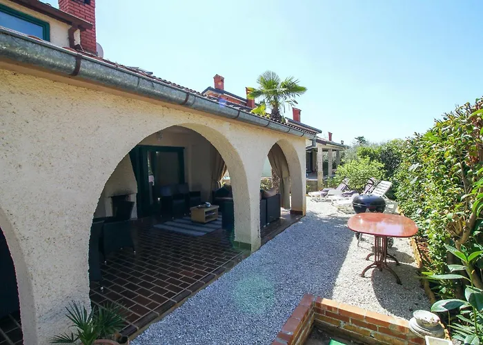 Feriehus Casa Parenzana In - Haus Fuer 7-9 Personen *
